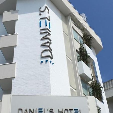Hotel Daniel'S Fronte Mare Риччоне Экстерьер фото