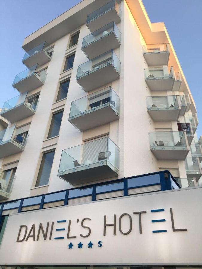 Hotel Daniel'S Fronte Mare Риччоне Экстерьер фото